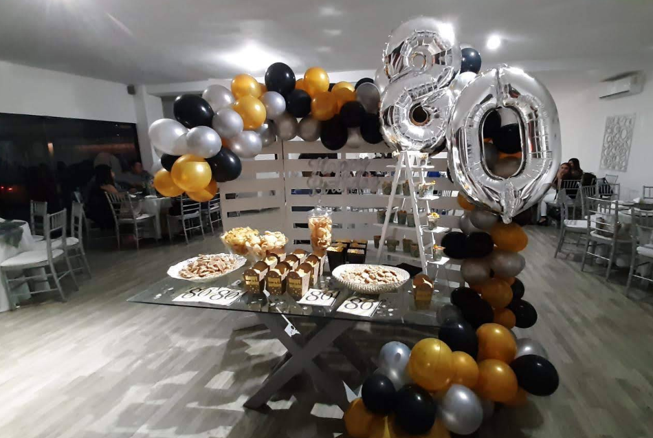 Fiesta nocturna en el salón